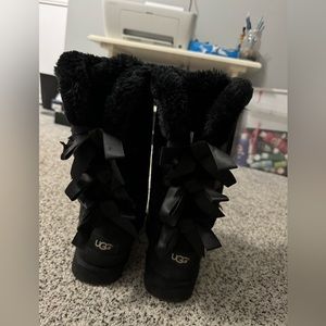 Bailey bow Uggs size 8 black 3 bows